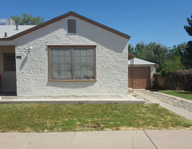 Building Photo - 3rd Street Duplex Unit 1011 W. 3rd Street (111)