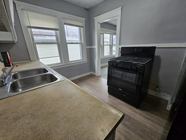 Photo - 10602 Earle Ave