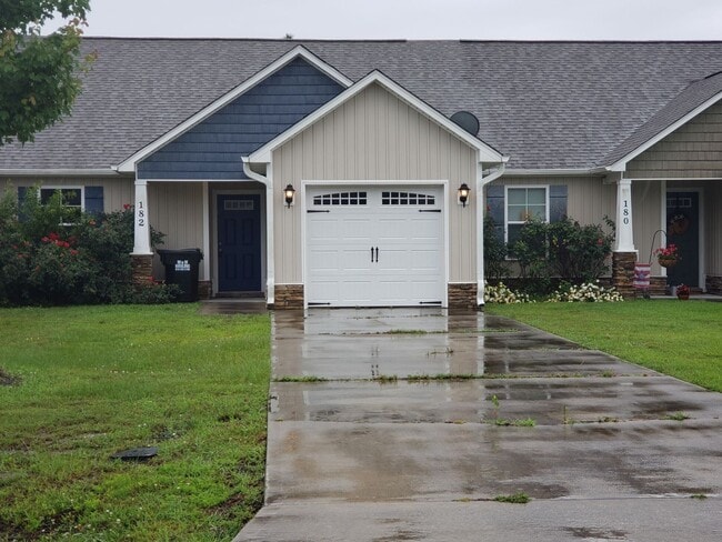 Lovely 2 bedroom 2 bath home located in th... - Lovely 2 bedroom 2 bath home located in th...