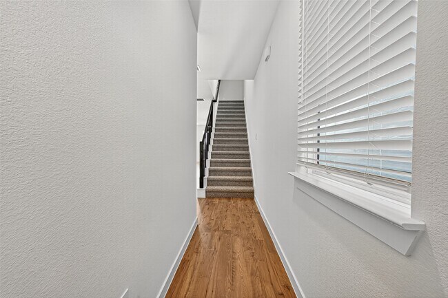 Photo - 3518 Mockingbird Ln