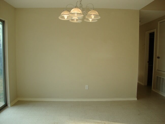 Building Photo - Big Country Rental