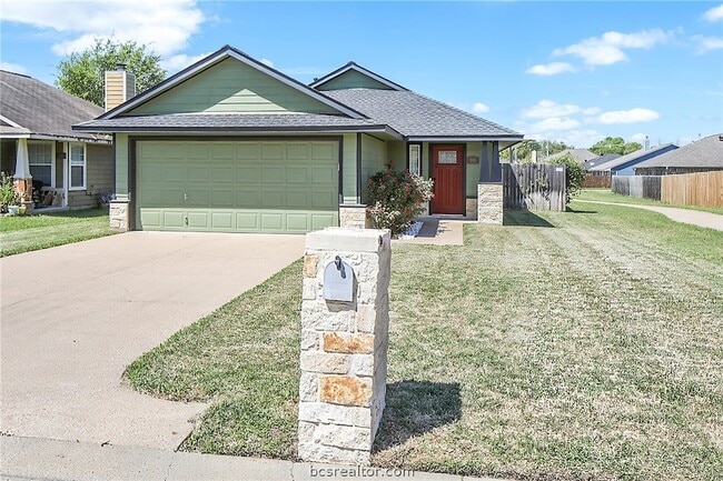 Building Photo - 916 Crested Point Dr