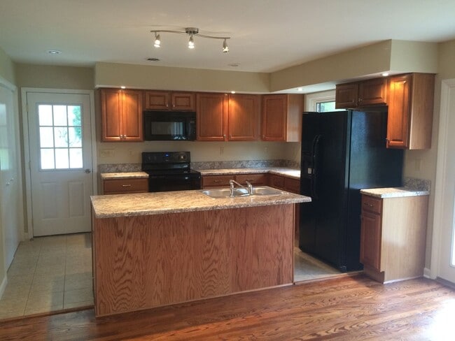 Photo - Charming 4 Bedroom / 2 Bathroom Home Brist...