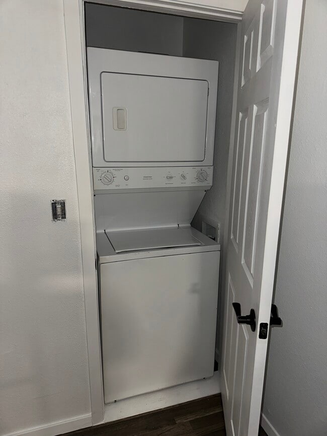 Lavadero - 1705 NW 48th St