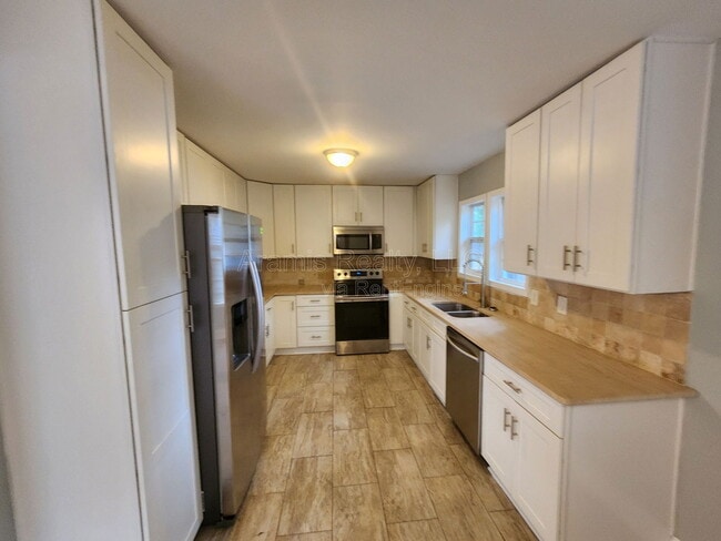 Photo - 1733 Beecher St SW