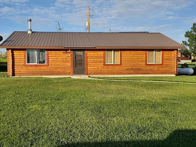 Building Photo - 18 Genetti Dr Rental