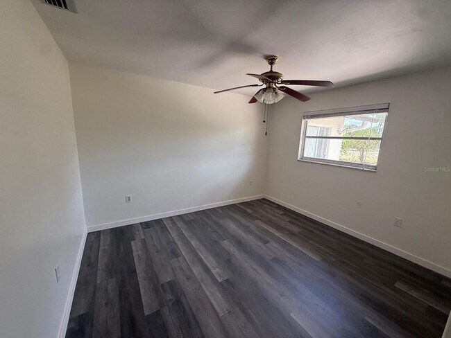 239 Annapolis Ln