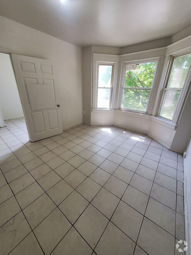 Building Photo - 608-610 W Burleigh St. Rental
