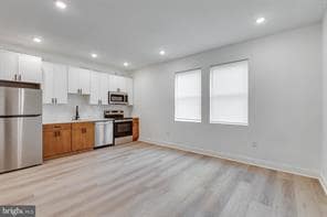 Building Photo - 3962 Parrish St Unit 5