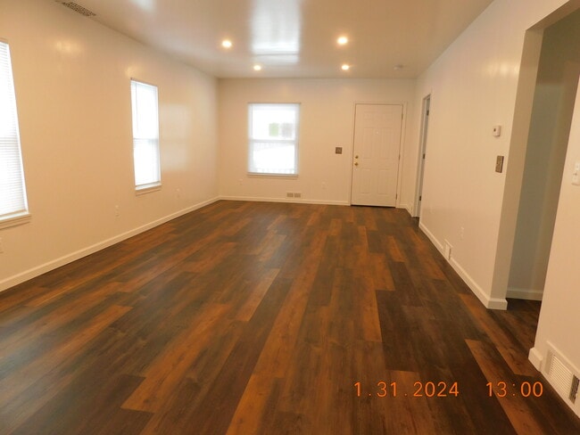 Photo - 101 Poplar Ave