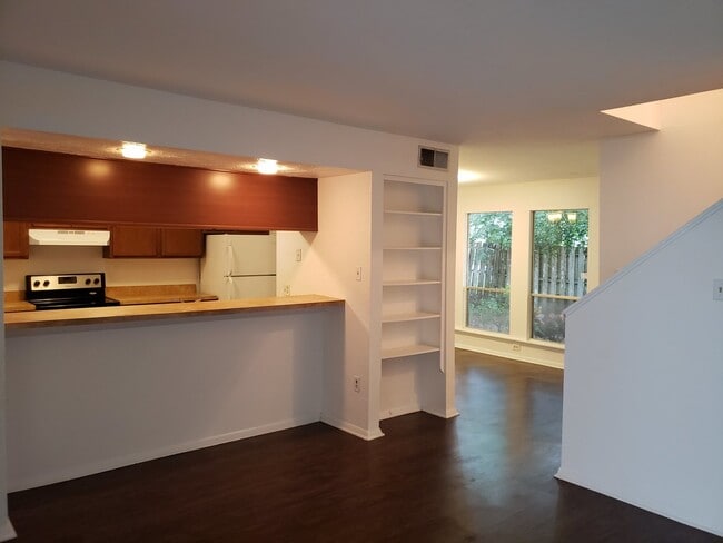 Photo - 2 Bedroom 2.5 Bath Townhouse with covered parking