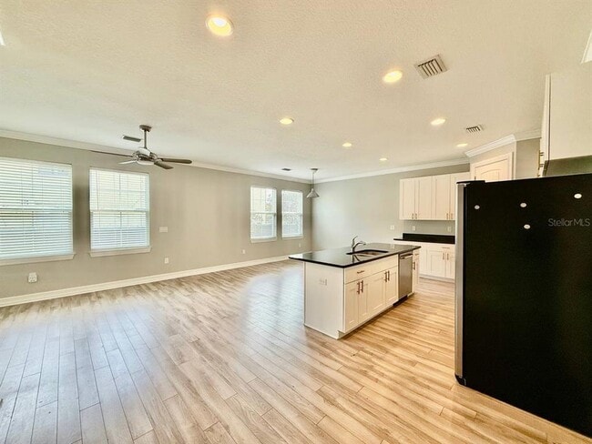 Photo - 6921 Interbay Blvd