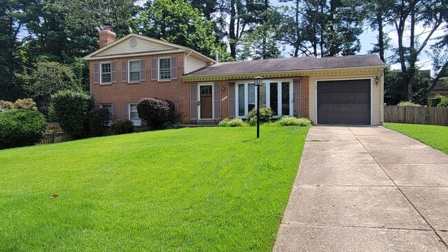 Building Photo - Stunning 4 Bedroom 2.5 Bathroom 3-Level Ho... Rental