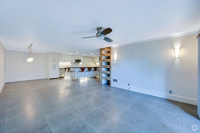 Building Photo - 101 Scholz Plaza Unit 135 Rental