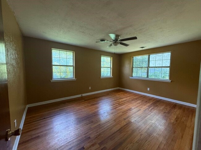 Photo - 703 Westway Rd