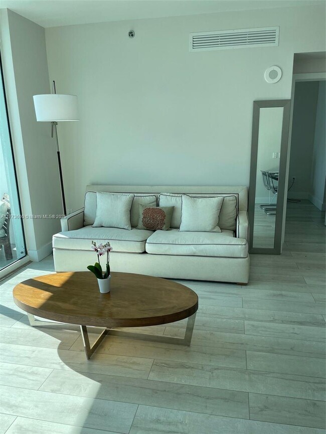 Photo - 950 Brickell Bay Dr Condo