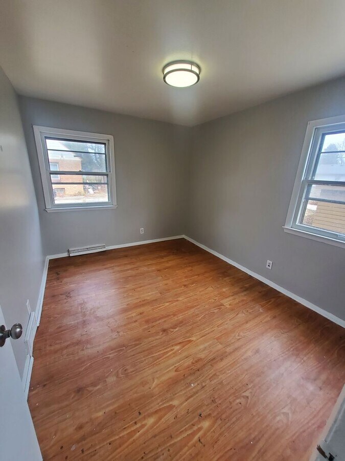 Photo - 5834-5836 N 69th St. (Duplex) Unidad 5836 - Lower