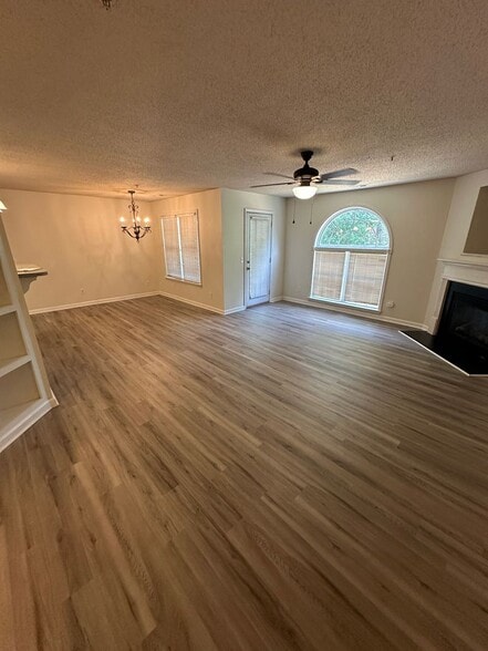 3475 Forestdale Dr