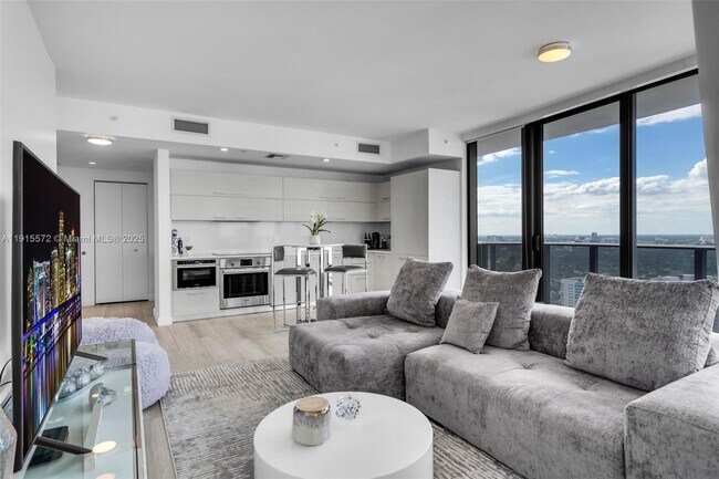 Photo - 55 SW 9th St Unidad 4008