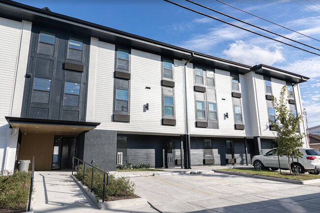 Exterior Facade - Studio Arms Apartments