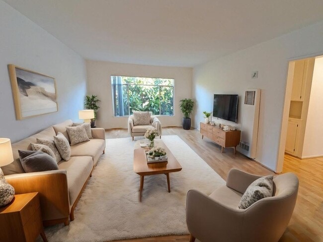 Building Photo - 3408 Mentone Ave Rental