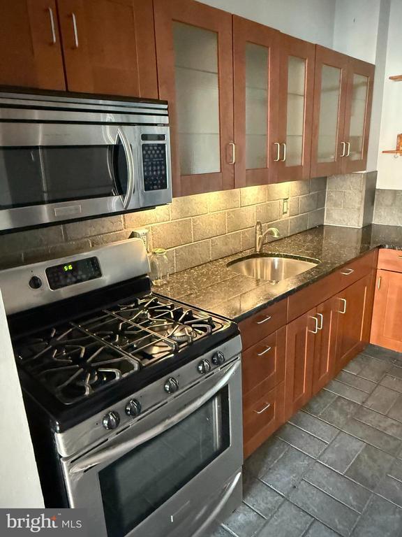 Photo - 3265 Salmon St