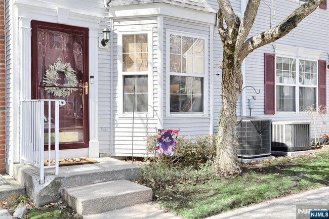 Building Photo - 2051 Charles