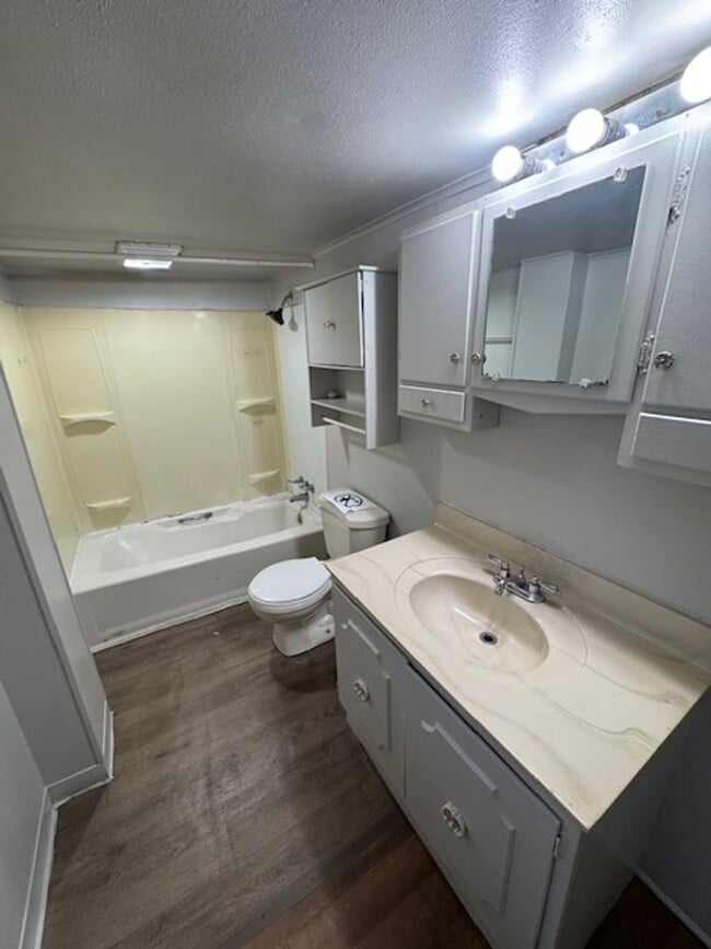 Photo - 1342 Guthrie St