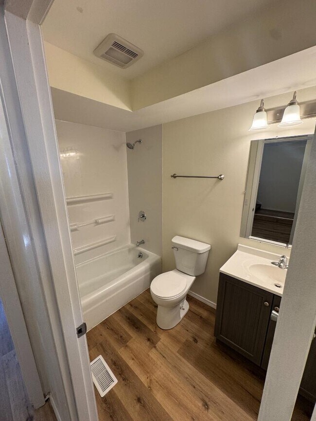 Photo - 208 Lindell Dr