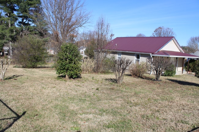 Photo - 215 Bettie St