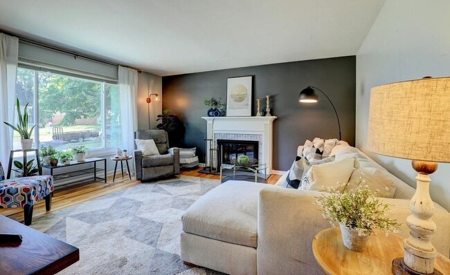 Photo - 1441 Lewison Ave NE