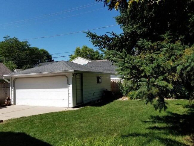 Photo - 6015 N Shoreland Ave