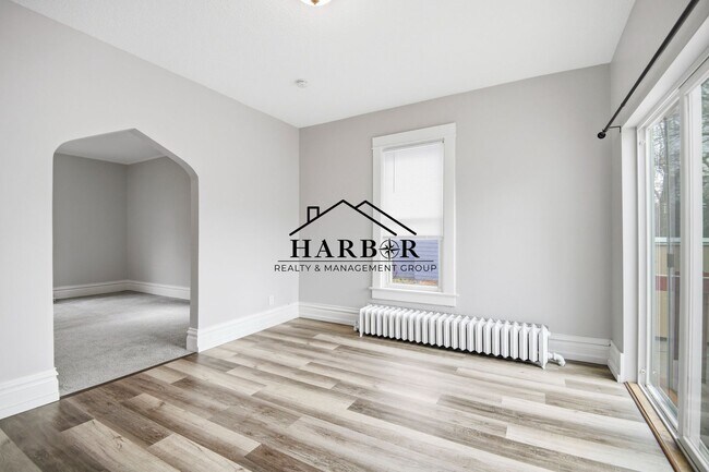 Photo - 401 3rd Ave SW