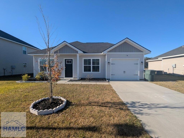 Photo - 365 Abode Ave