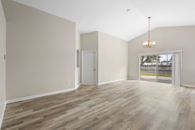 Photo - 1911 Colonial Woods Blvd