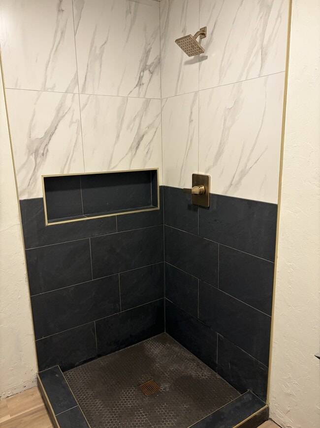 Photo - 3052 Clarke St