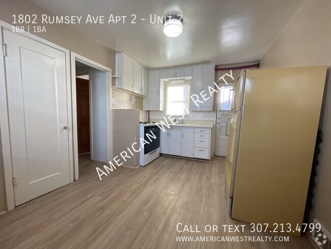 Building Photo - Efficiency apartment, utilities included Unit 2