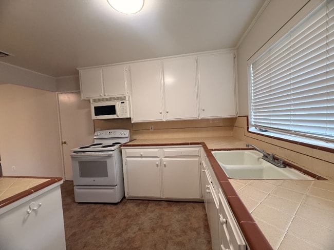 Photo - 4208 Oak Knoll Dr