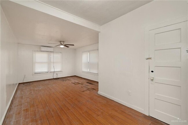 Photo - 16 E 14th St