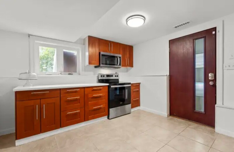 Photo - 547 Laurel St Unit B