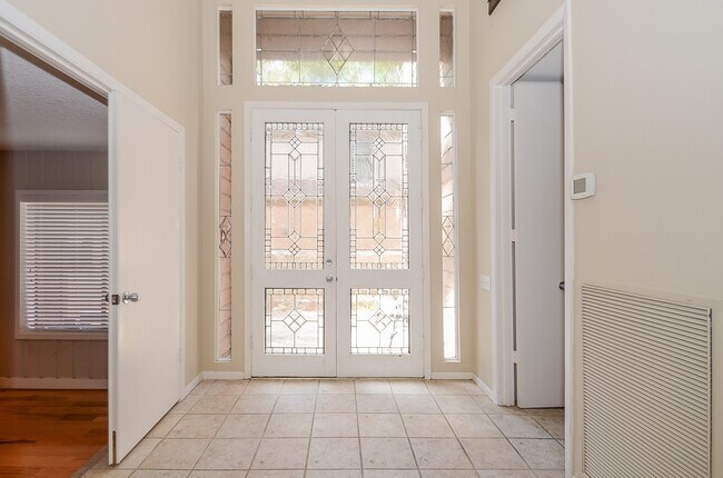 Photo - 130 Sugar Berry Cir