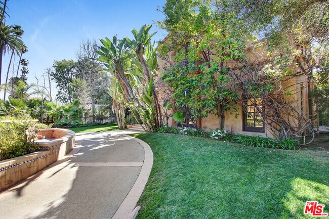 Photo - 725 Foothill Rd