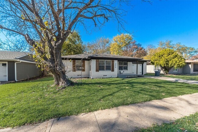 Photo - 304 S 3rd St House