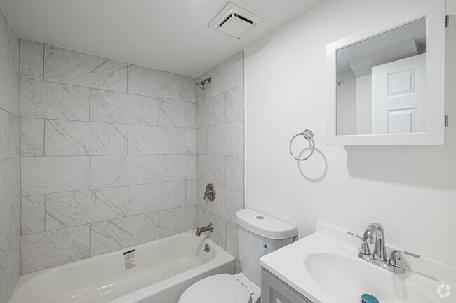 2BR, 1BA Loft - 600SF - Bathroom