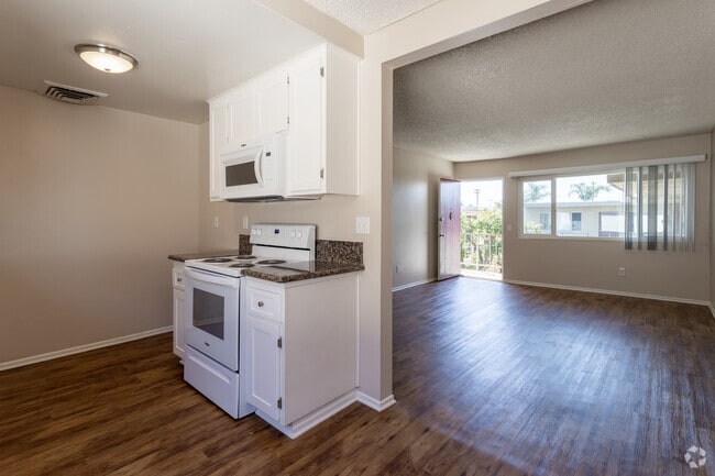1BR, 1BA - 690 SF - Mission Village