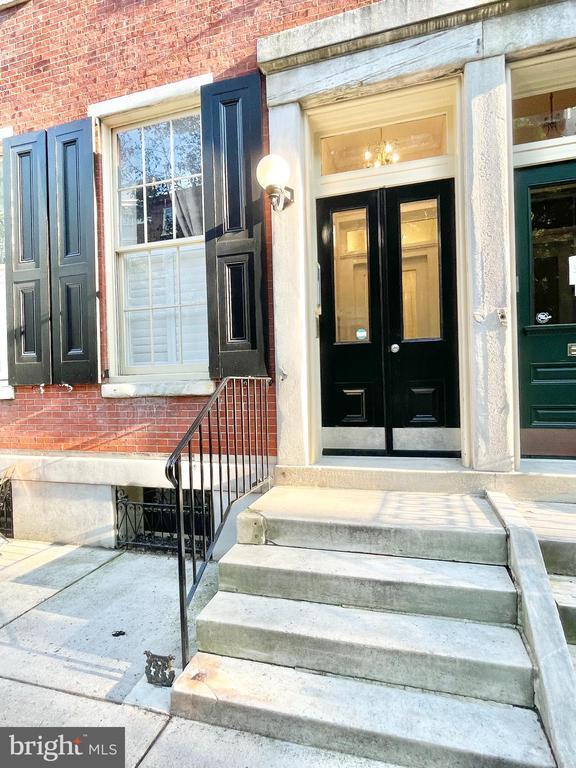 Building Photo - 1716 Pine St Unit 1R