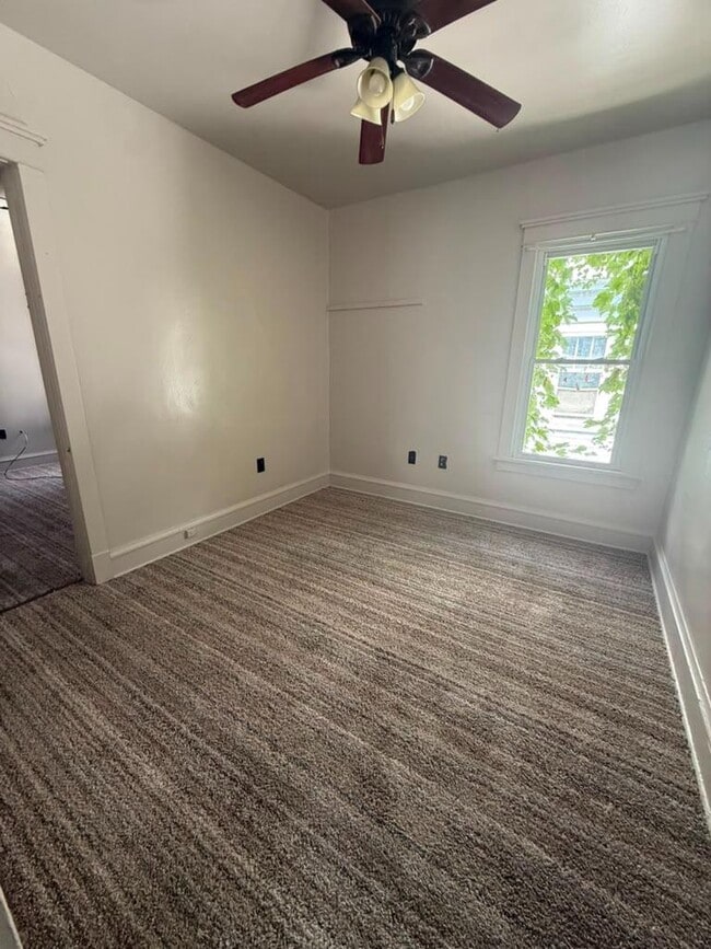 Photo - 2607 N 44th St Unit 2609 Upper