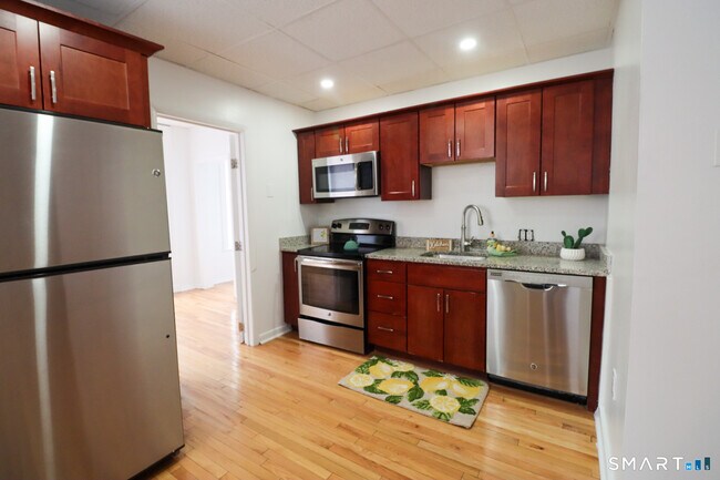 Photo - 140 State St Unidad D