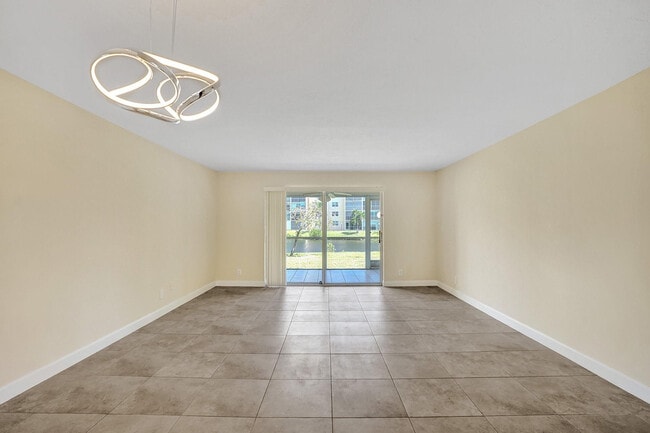 Photo - 301 SE 3rd St Unidad 110