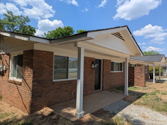 Building Photo - 110 Springtree Rd Unit 110 Springtree Rd -  B